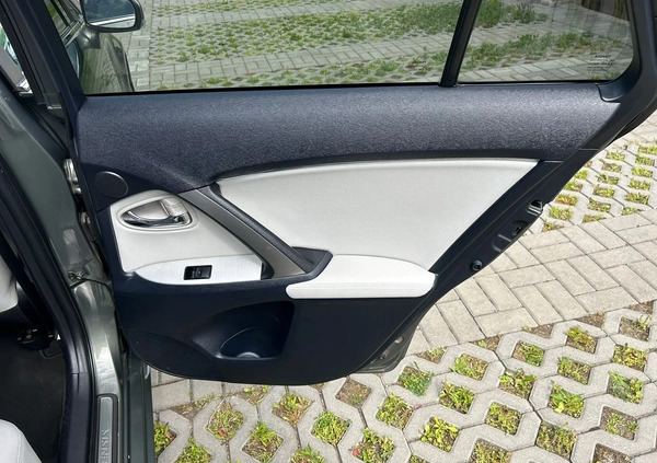 Toyota Avensis cena 38800 przebieg: 190000, rok produkcji 2012 z Gliwice małe 232
